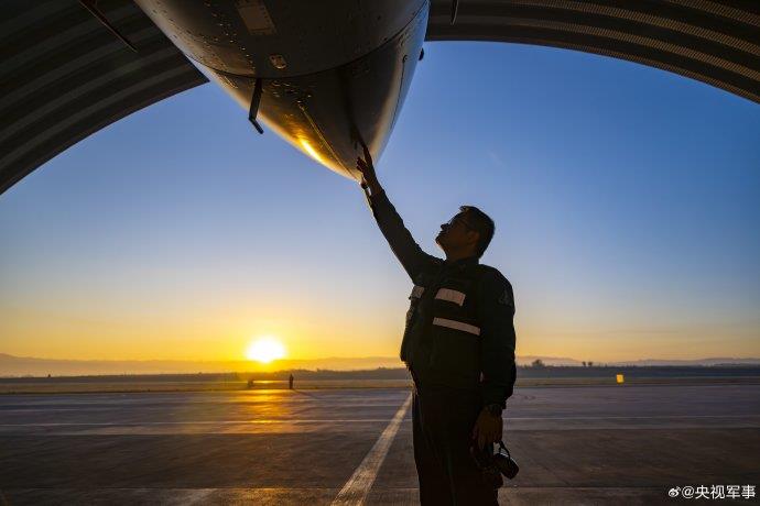 直击！南部战区空军航空兵“空战”演练现场